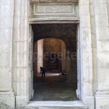 Seiteneingang zur Chapel Sain-Honorat in Arles