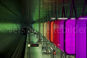 Lichtspiel an der U-Bahnstation Hafencity, Hamburg